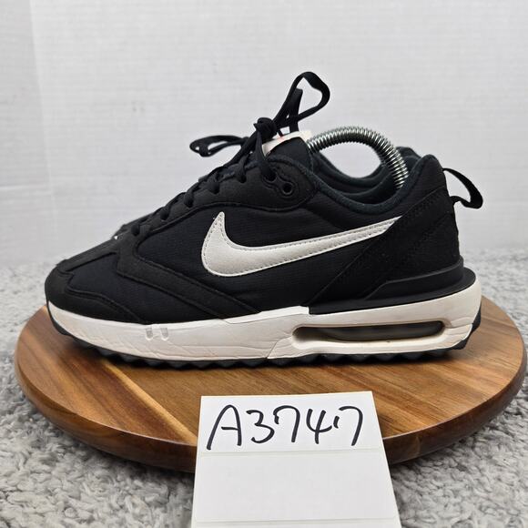 Nike Womens 7.5 Air Max Dawn Black White Athletic Lace Up Casual Daily Sneaker - Picture 1 of 12